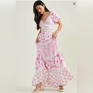 NWT Darianne Floral Maxi Dress